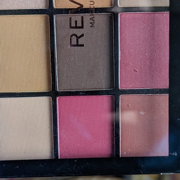 NWT Revolution Beauty Reloaded Vitality 15 color palette 13 matte 2 semi shimmer - Picture 4 of 6